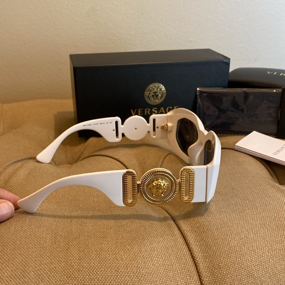 Versace biggie sunglasses in 53 mm - Picture 2 of 4